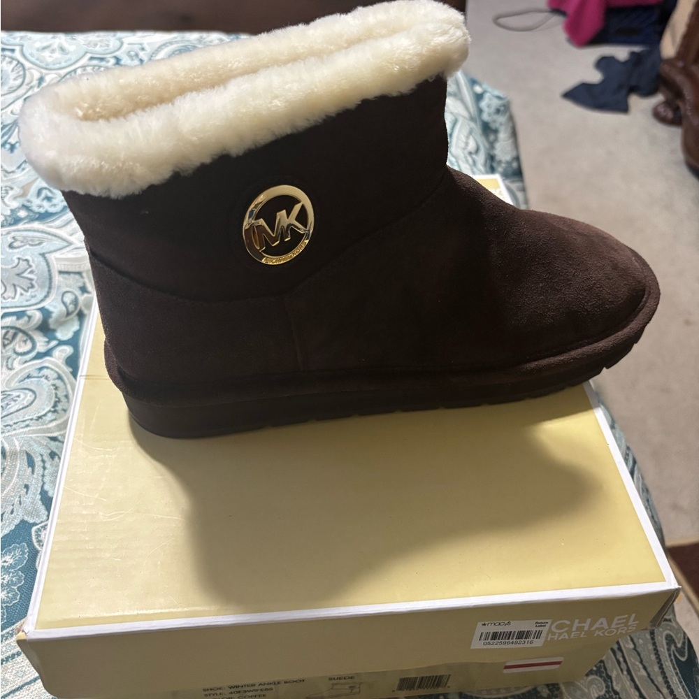 Michael Kors Brown Ankle Boots with Cream Fur Lining